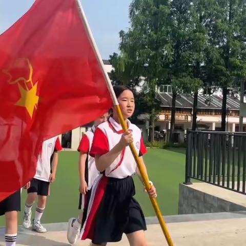 “我是少先队，我爱红领巾！”—— ——洪岩镇历居山小学少先队入队仪式活动纪实