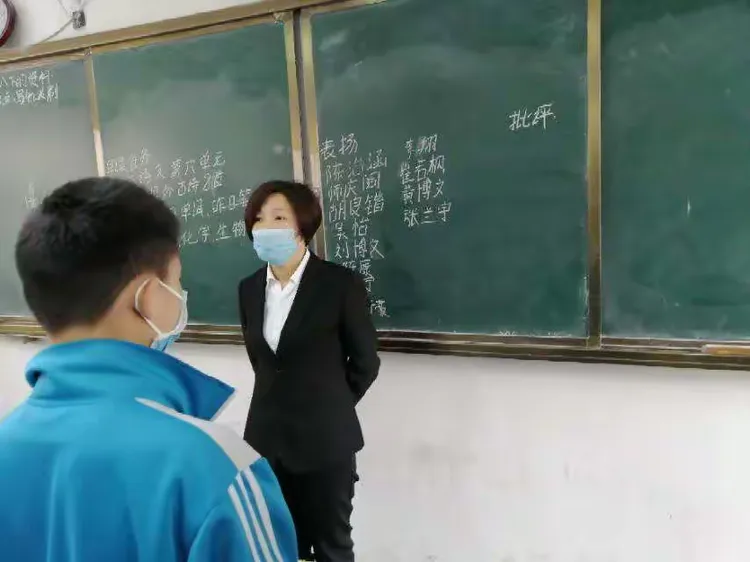 红旗依旧迎日升