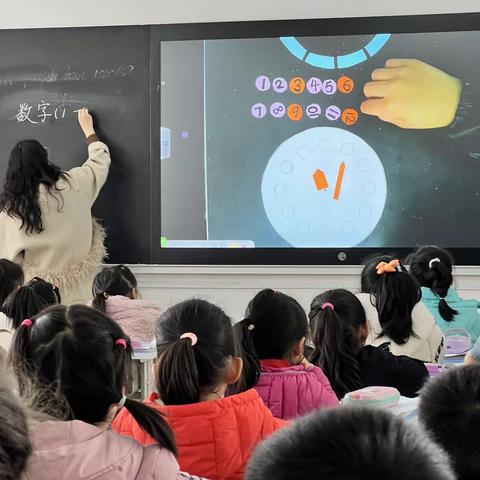 教与研携手，学与思并肩———源汇区实验学校（小学部）数学教研之一年级组长引领课活动