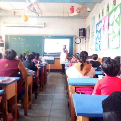 鸦鸿桥河西小学开展听评课活动