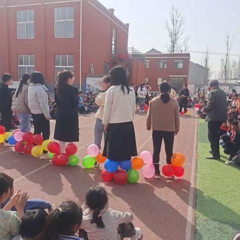 幸福花开润心田  巾帼筑梦绽芳华——何二庄小学三八妇女节教师趣味活动