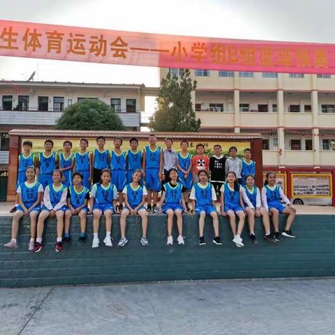 “驰骋赛场，顽强拼搏”——东龙学区参加覃塘区第三届 体育艺术节中小学生体育运动会