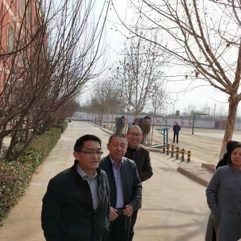 迈开矫健步伐    放飞美丽心情——新城民族学校女教师健步走活动