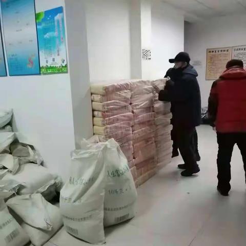 迎新春，政府关怀为贫困家庭送温暖