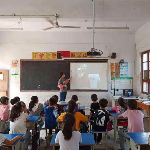 张庄小学召开“9.18”主题校会，对学生进行爱国主义教育。