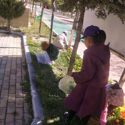 琼结县双语幼儿园大班地球日活动简影