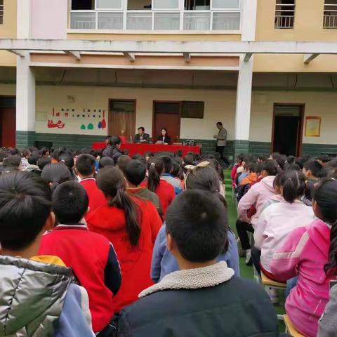 “爱心飞扬，情满校园”两岭九年制爱心募捐活动
