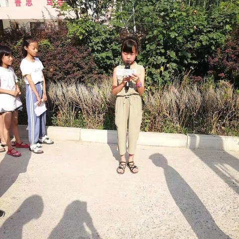 苗桥镇黄土楼小学第十九周升旗仪式——展现自我，轻松应考