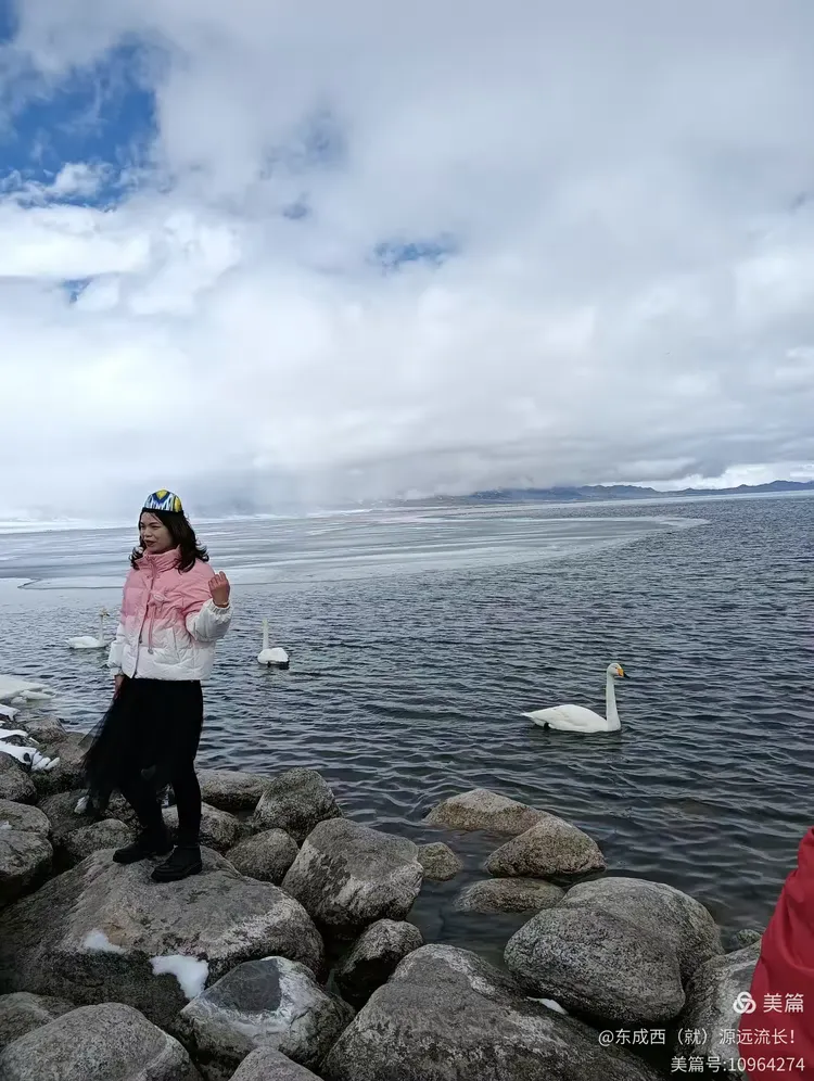 赛里木湖老人家拍照视频，旅游帮手