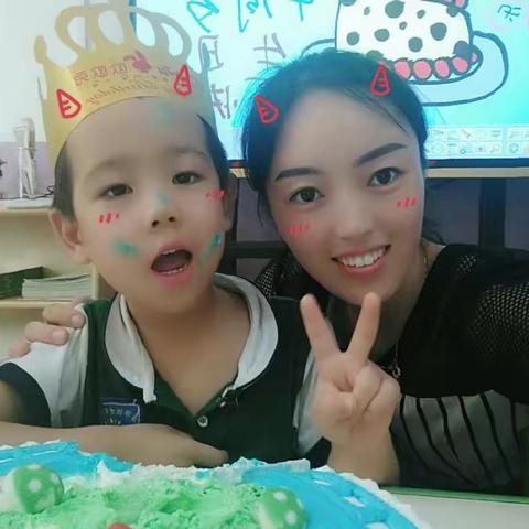 祝清华优才幼儿园蒙氏中二班崔珂铭宝贝四周岁生日快乐👑👑👑