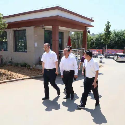 淅川农商银行扎实开展金秋助学活动