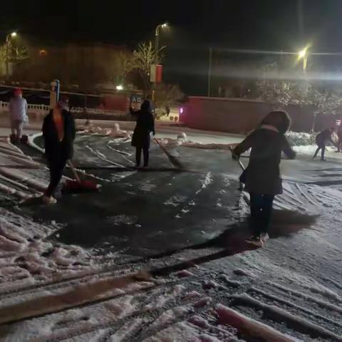使命在召唤，保洁奏凯歌。      ____元月14日医院除雪纪实