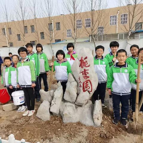 三月春风好时节，植树添绿正当时——赶仙庄小学开展植树节劳动实践活动