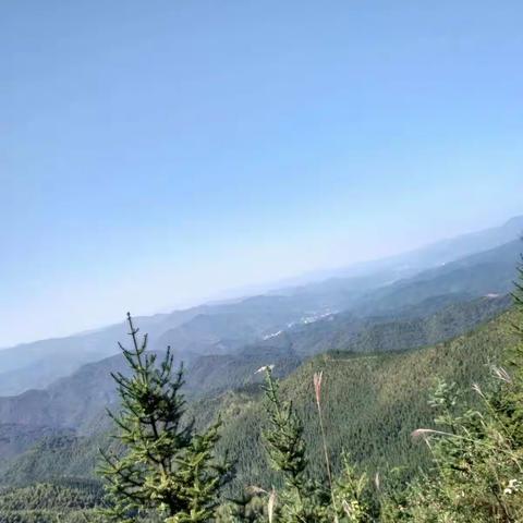 信丰县崇仙中学教职工登山活动集锦