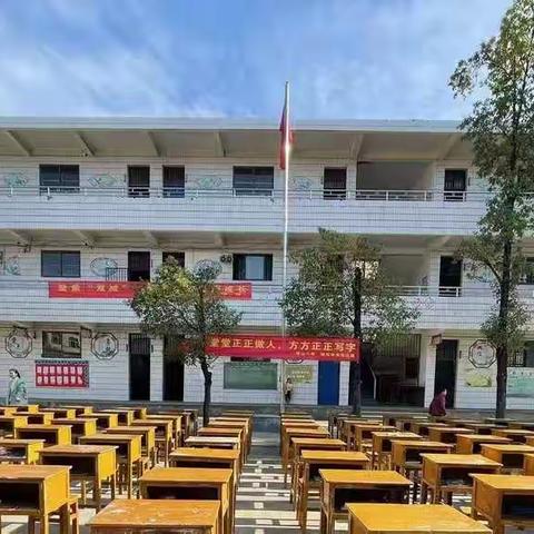 双减动态：“堂堂正正做人 ，方方正正写字”——楚山小学400余名学生同场比拼规范字书写！