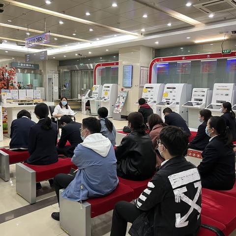 和平路支行营业室召开网点例会暨业务培训会