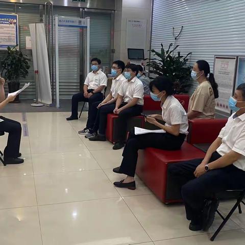 临泉路支行召开网点例会暨业务培训会