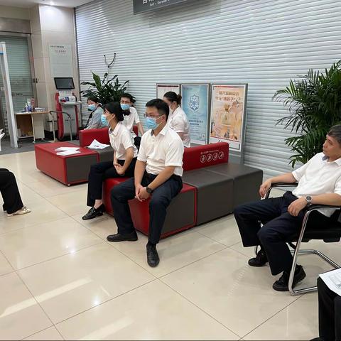 临泉路支行召开网点例会暨业务培训会