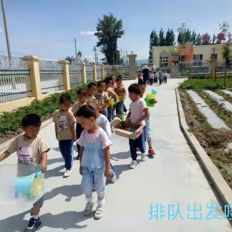 大庄子幼儿园玩泥巴活动