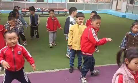 开心宝贝幼儿园*中一班小朋友精彩日常