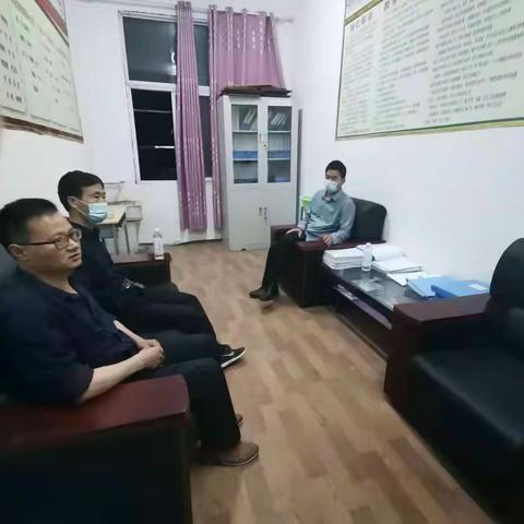 春意无声润心田，李局长，陈局长，焦主任莅临双庙一中检查指导工作