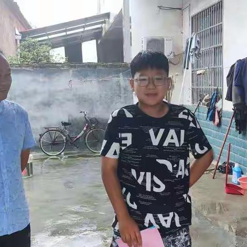 双庙一中暑假防溺水，走访学生，提醒家长，生命大于天。