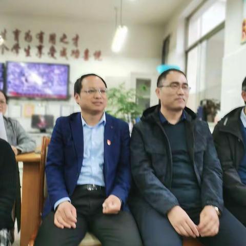 高69级第二党支部观看《党的伟大成就》