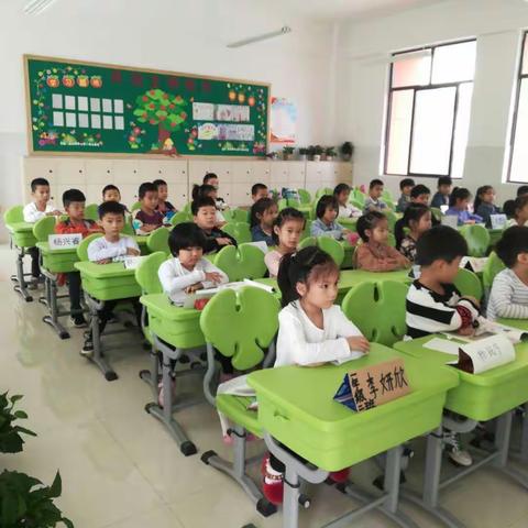 牡丹区第二小学青年路校区一年级二班家校合作共筑“最美教室”