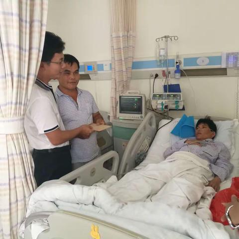 区机关事务管理局组织帮扶责任人看望住院贫困户杜月姑