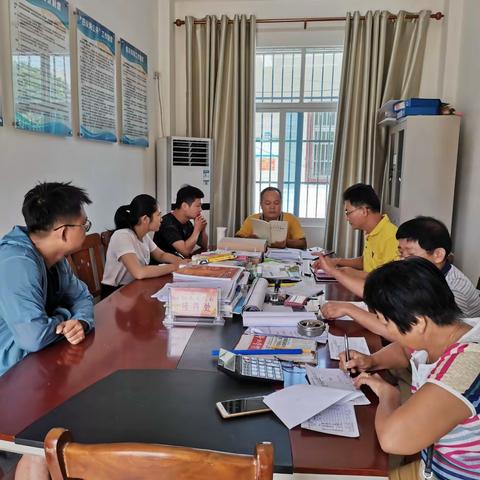 三门坡镇文蛟村委会召开会议部署脱贫攻坚大比武整改工作