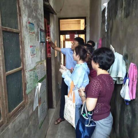 区机关事务管理局组织帮扶责任人入户开展扶贫工作