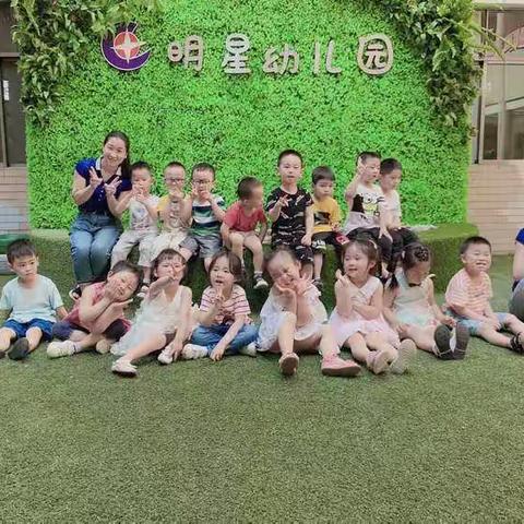 萌熊幼儿园小二班第四周美好时光