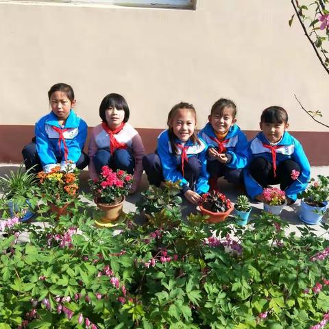 养花育人，美在二一