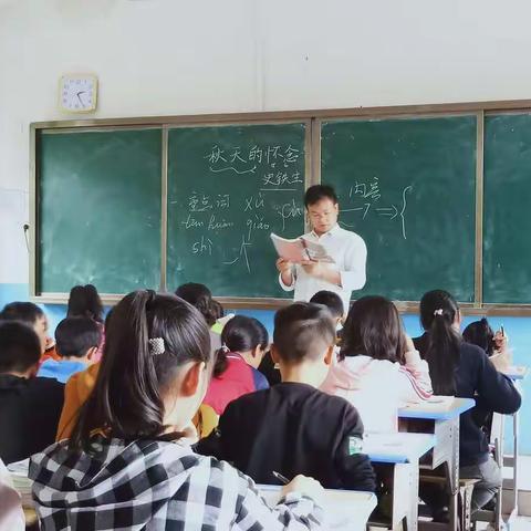 激情洋溢颂母爱，循循善诱品语言