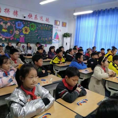 趣味拼搭  玩转乐高--文化路小学东校四一中队“百家讲坛”暨“家长进课堂”活动