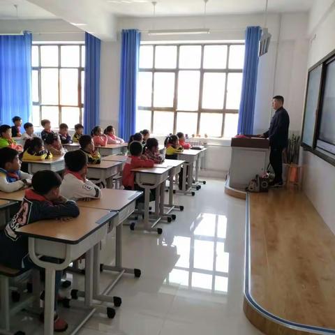 “与经典同行 与圣贤为友”——文化路小学东校二一班百家讲坛活动