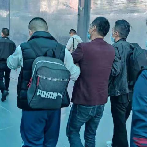 西安市公安局环食药侦支队三大队成功打掉跨省生产销售假冒日化品“黑窝点”