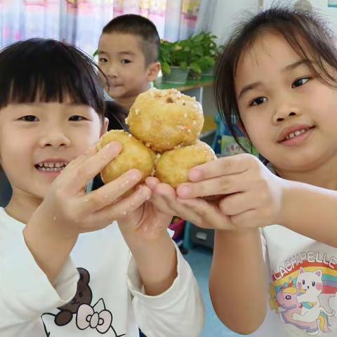 “荷城红烛 育人先锋 清廉润童心”生活体验课—酿豆腐活动 贵港市港北区贵城街道东湖幼儿园