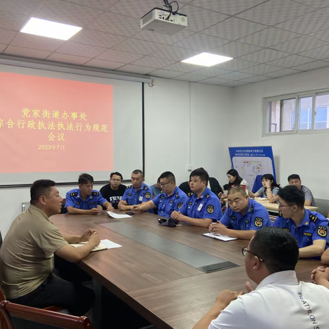 抓队容提形象  重仪表严风纪