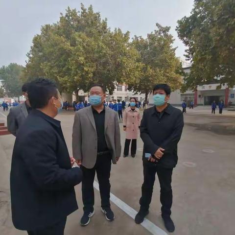 教体局赵强局长陪同冯县长督导工作