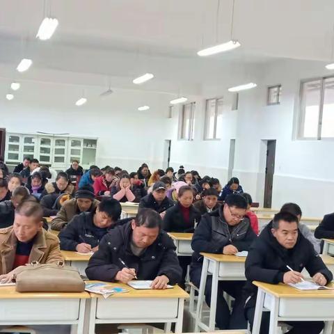 集体教研，促进有效复习                 ——大外革小学与舍木那小学期末复习研讨交流会