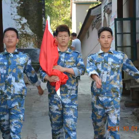 升国旗  唱国歌