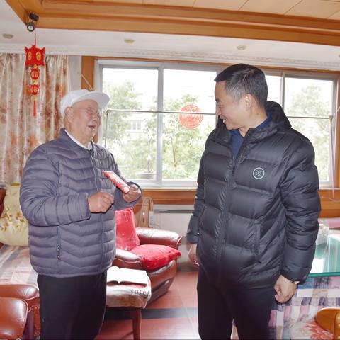 春节慰问送关怀  年味浓时情更浓    --昭通中支开展元旦春节走访慰问活动
