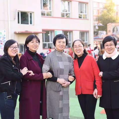 疫情之下亲如一家的我们————六年级部