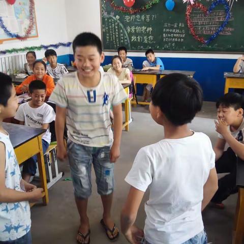 六一儿童节到了，景和学区任留念小学五年级学生，自编自导了一台精彩的联欢会，这个六一儿童节多姿多彩！