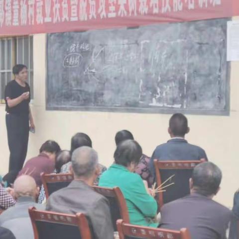 一年里，感谢有你！祝新的一年里心想事成，合家欢乐！