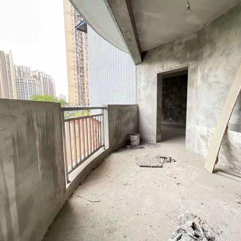 ⭐️🔑东站旁，阳光森林半岛4楼产权113，实际130平，46.8万，3-2-2，带入户花园，户型大气方正。v63774