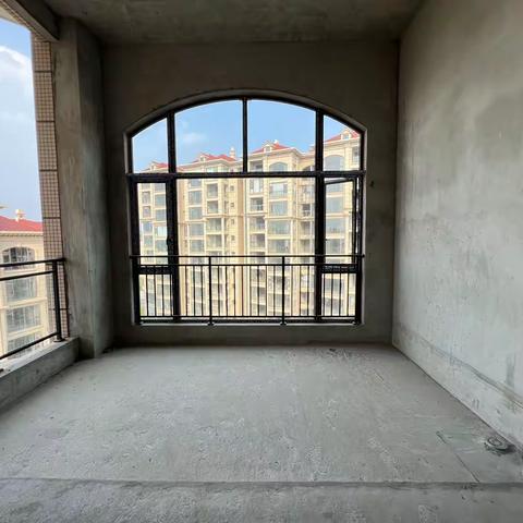 ⭐️🔑兰溪江山美景最大小高层错层4-2-2，产权202实际250，220万。两个总统套房，层高6米错层中庭！v61234