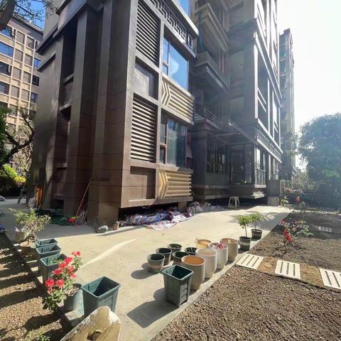 ⭐️🔑城北云锦台，带200前后花园！小区最便宜洋房稀缺户型，产权95洋房一梯两户4-2-2。132万。电话☎️63774