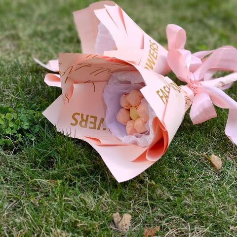 甜蜜三月 花漾绽放—曙光社区开展女神节糖果花束diy活动